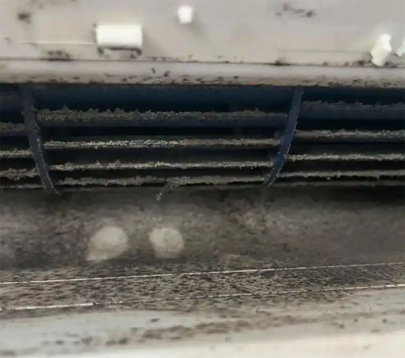 安康空调吹的风有股烧焦味是怎么回事